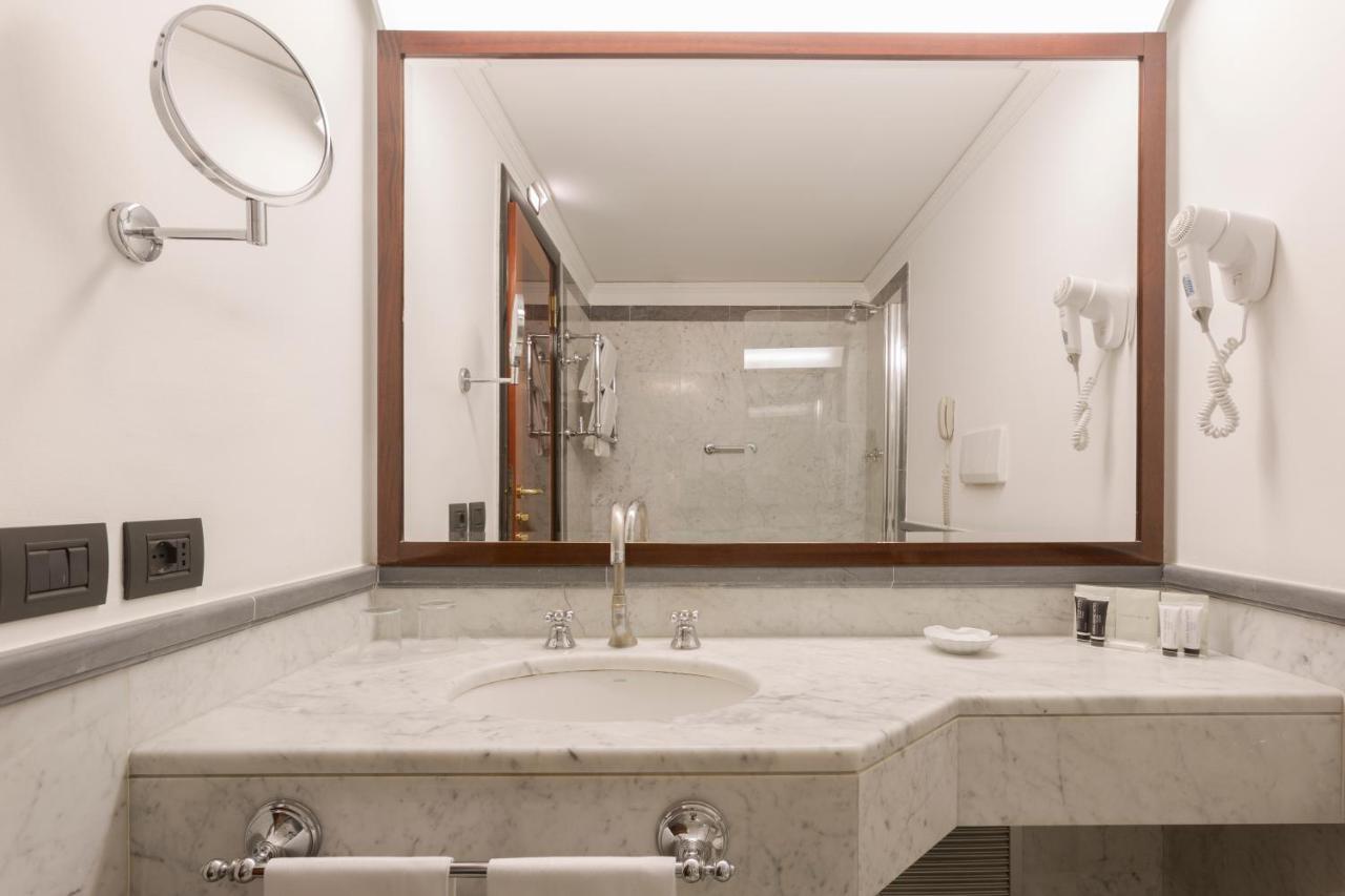 Quarto Clássico com 2 Camas de Solteiro